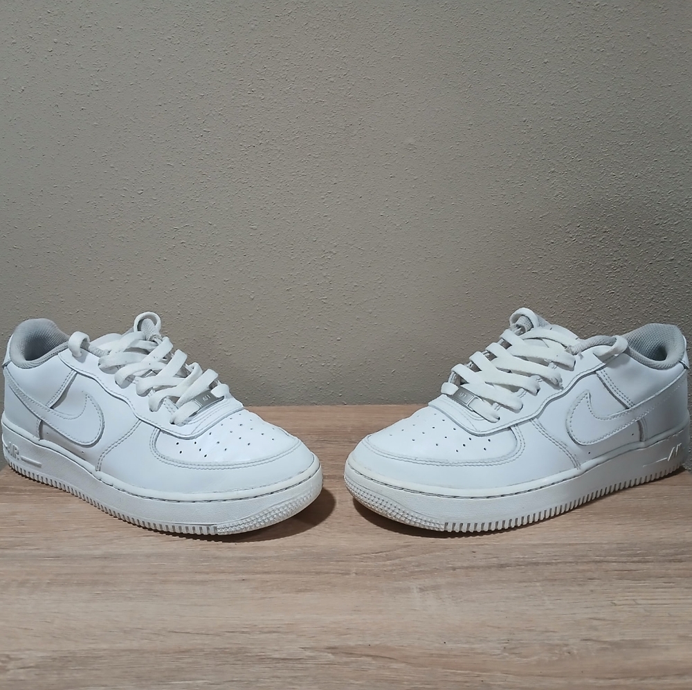 White Air Force 1 (Size 7)